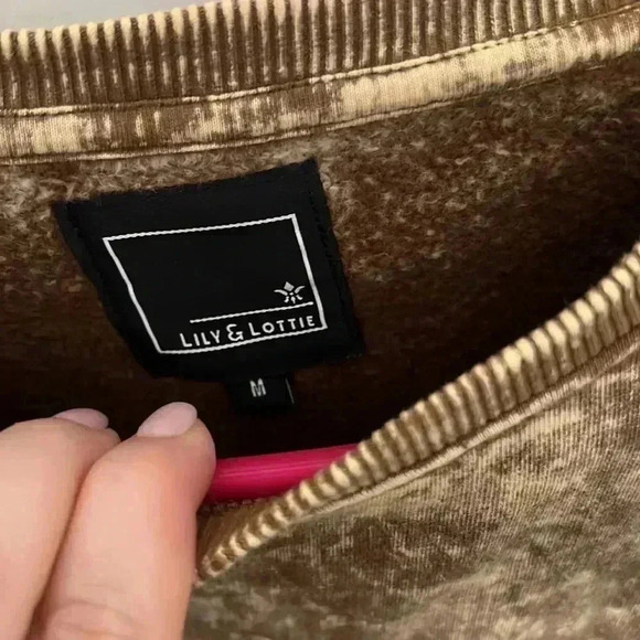 Lily and Lottie sweatshirt size Medium - Picture 2 of 5